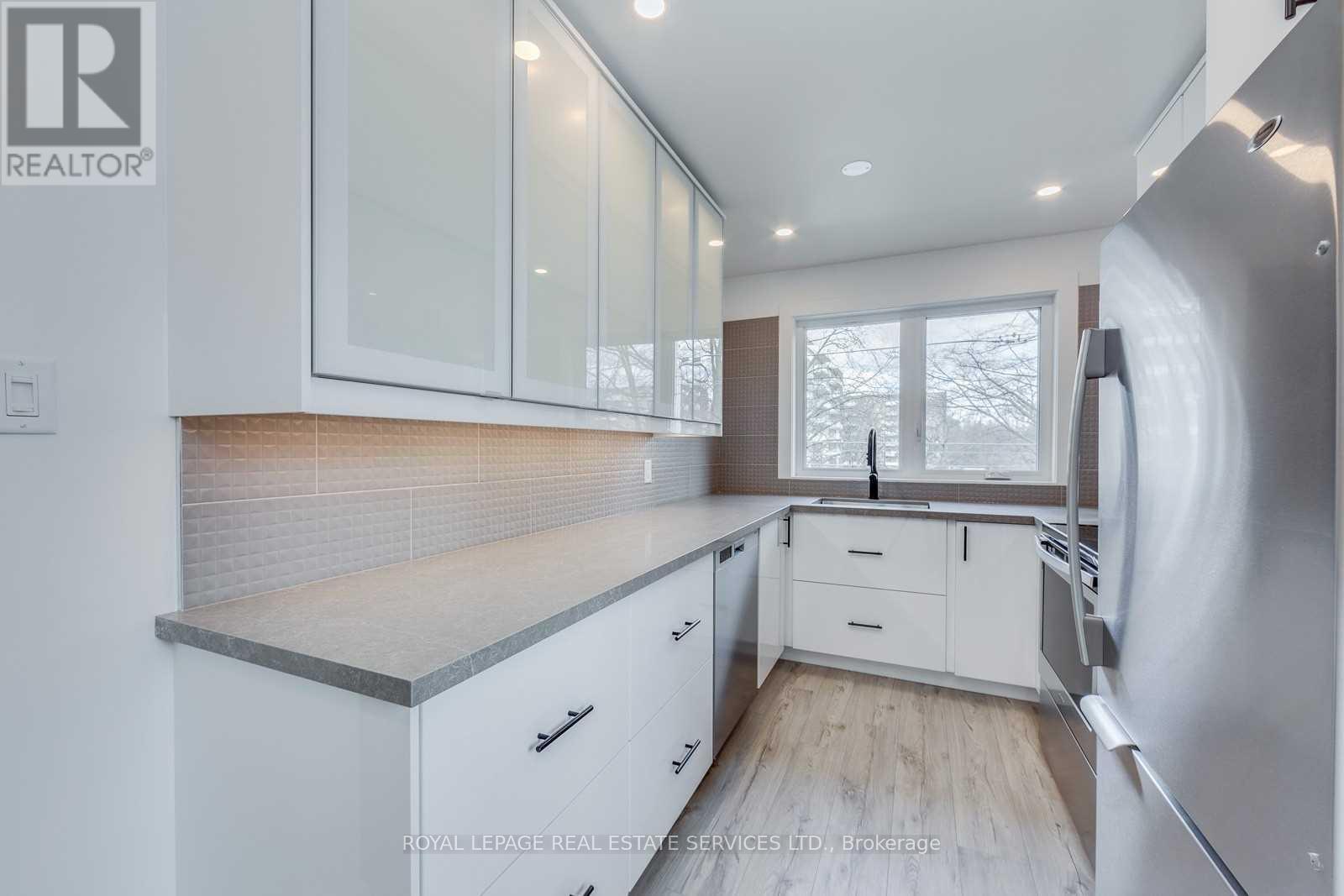 2nd Flr - 18 Long Branch Avenue, Toronto (Long Branch), Ontario  M8W 3H6 - Photo 13 - W12933046