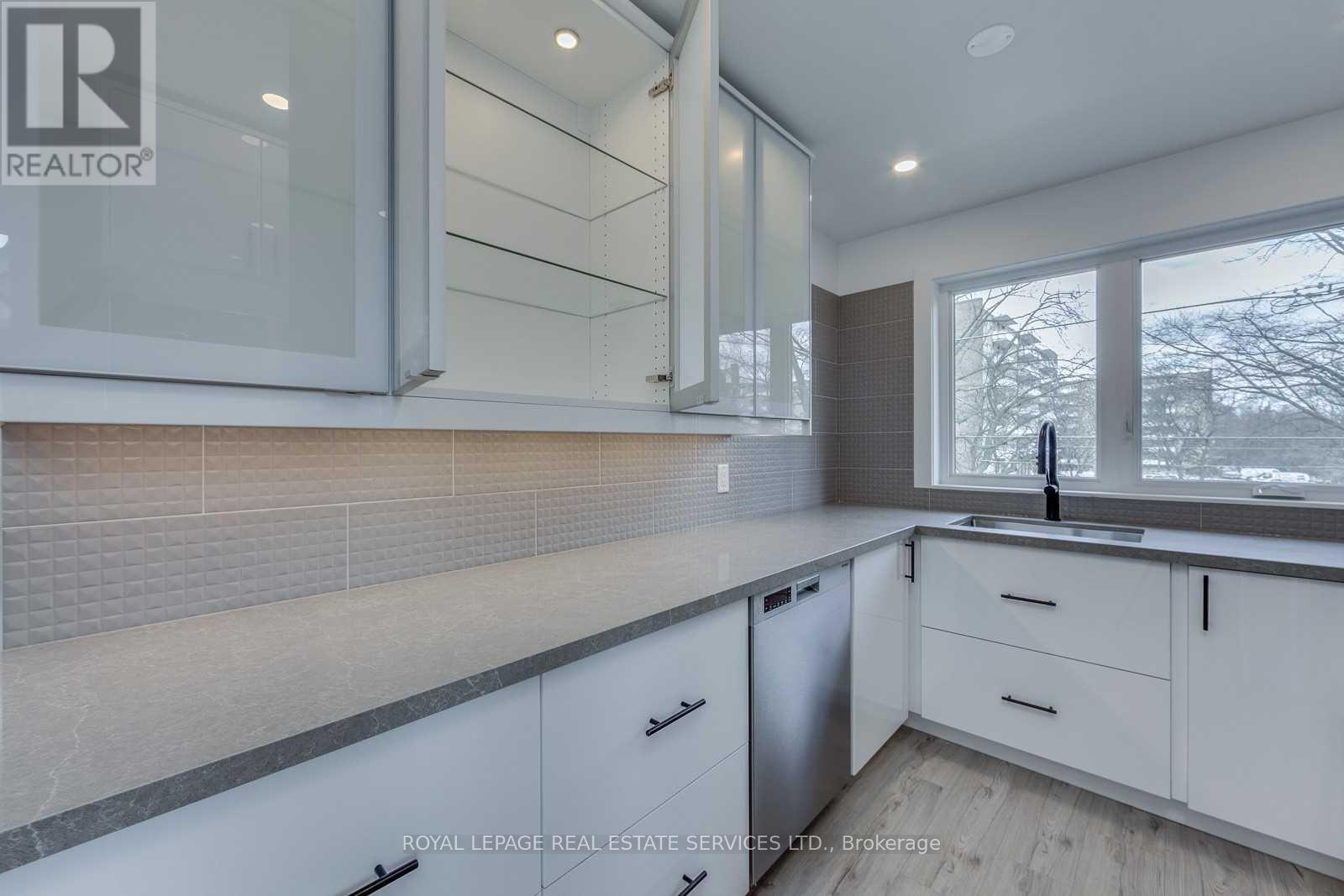 2nd Flr - 18 Long Branch Avenue, Toronto (Long Branch), Ontario  M8W 3H6 - Photo 15 - W12933046