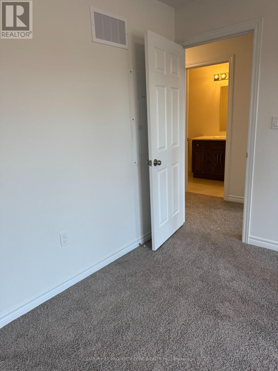 55 Lomond Lane, Kitchener, Ontario  N2R 1R7 - Photo 22 - X12933050