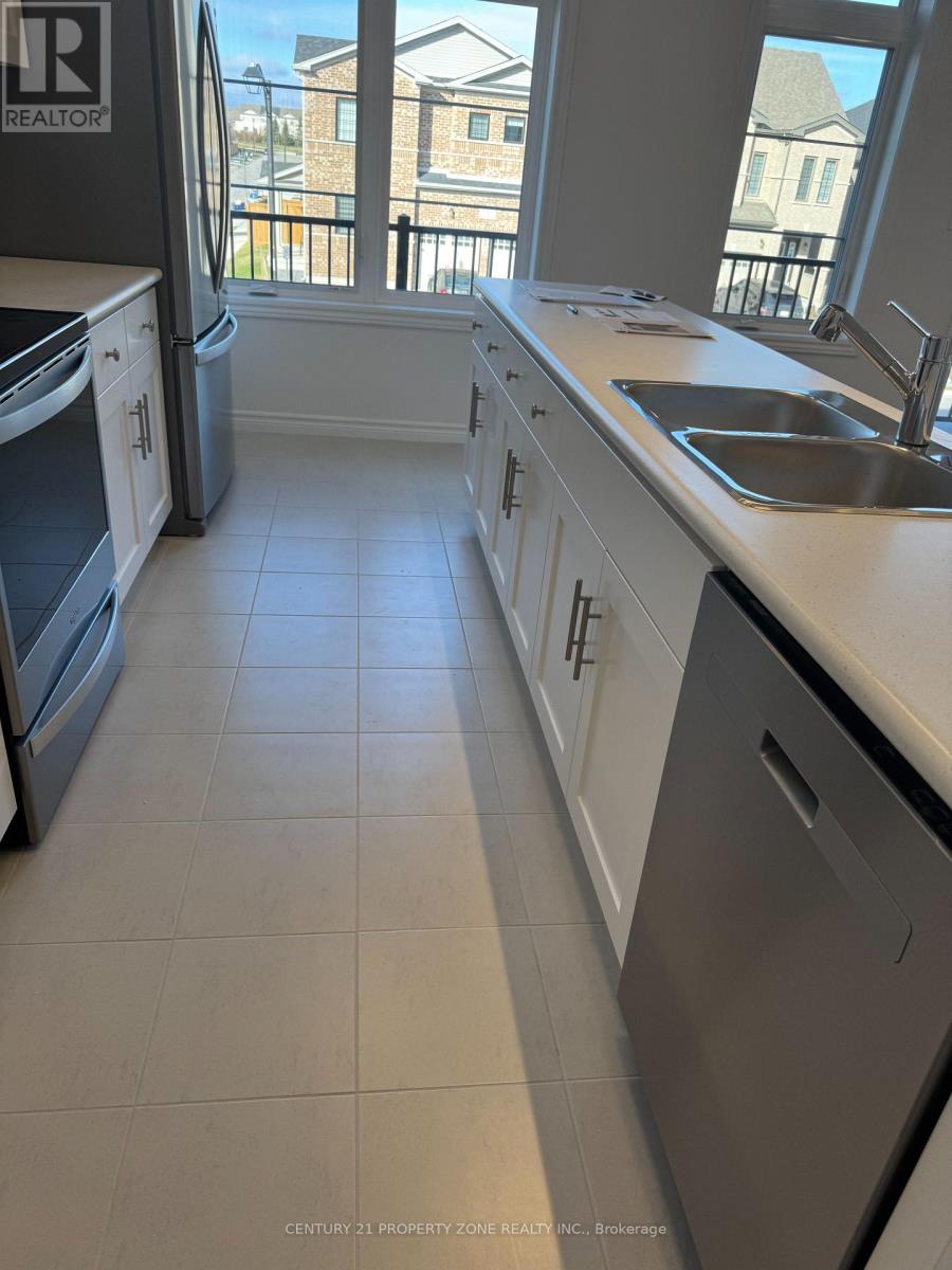 55 Lomond Lane, Kitchener, Ontario  N2R 1R7 - Photo 3 - X12933050