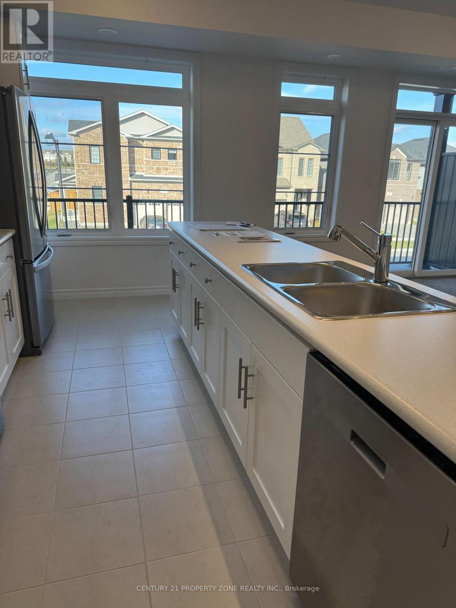 55 Lomond Lane, Kitchener, Ontario  N2R 1R7 - Photo 5 - X12933050