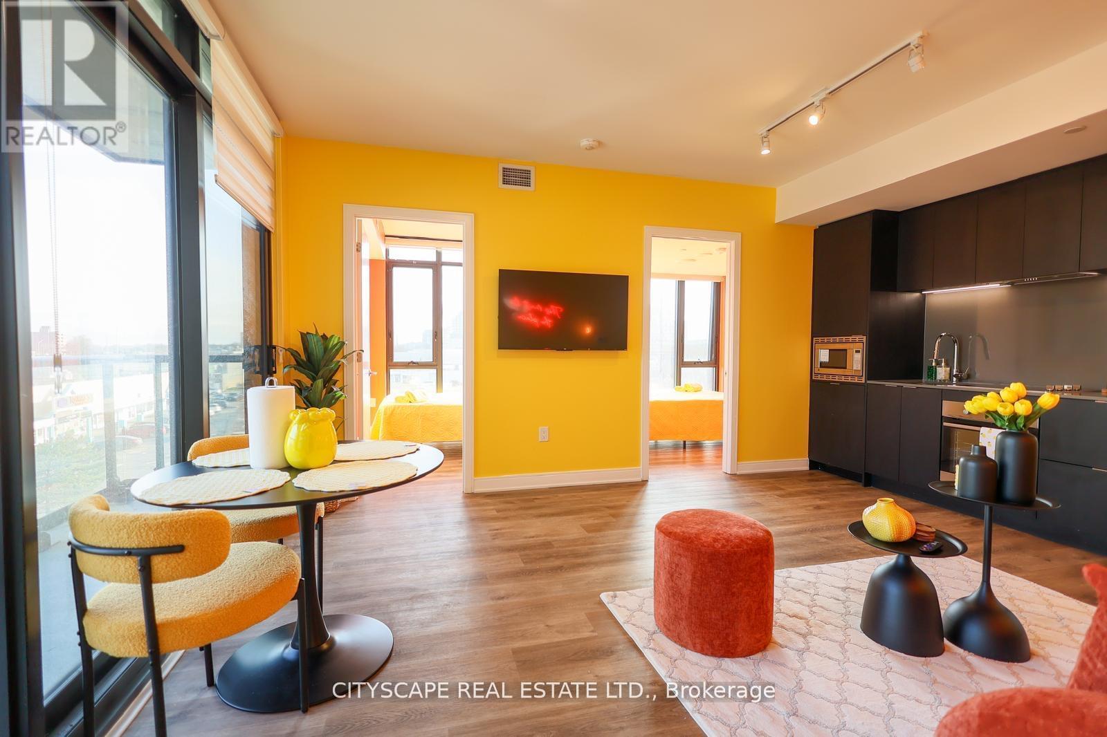 302 - 86 Dundas Street E, Mississauga (Cooksville), Ontario  L5A 0B1 - Photo 2 - W12933036