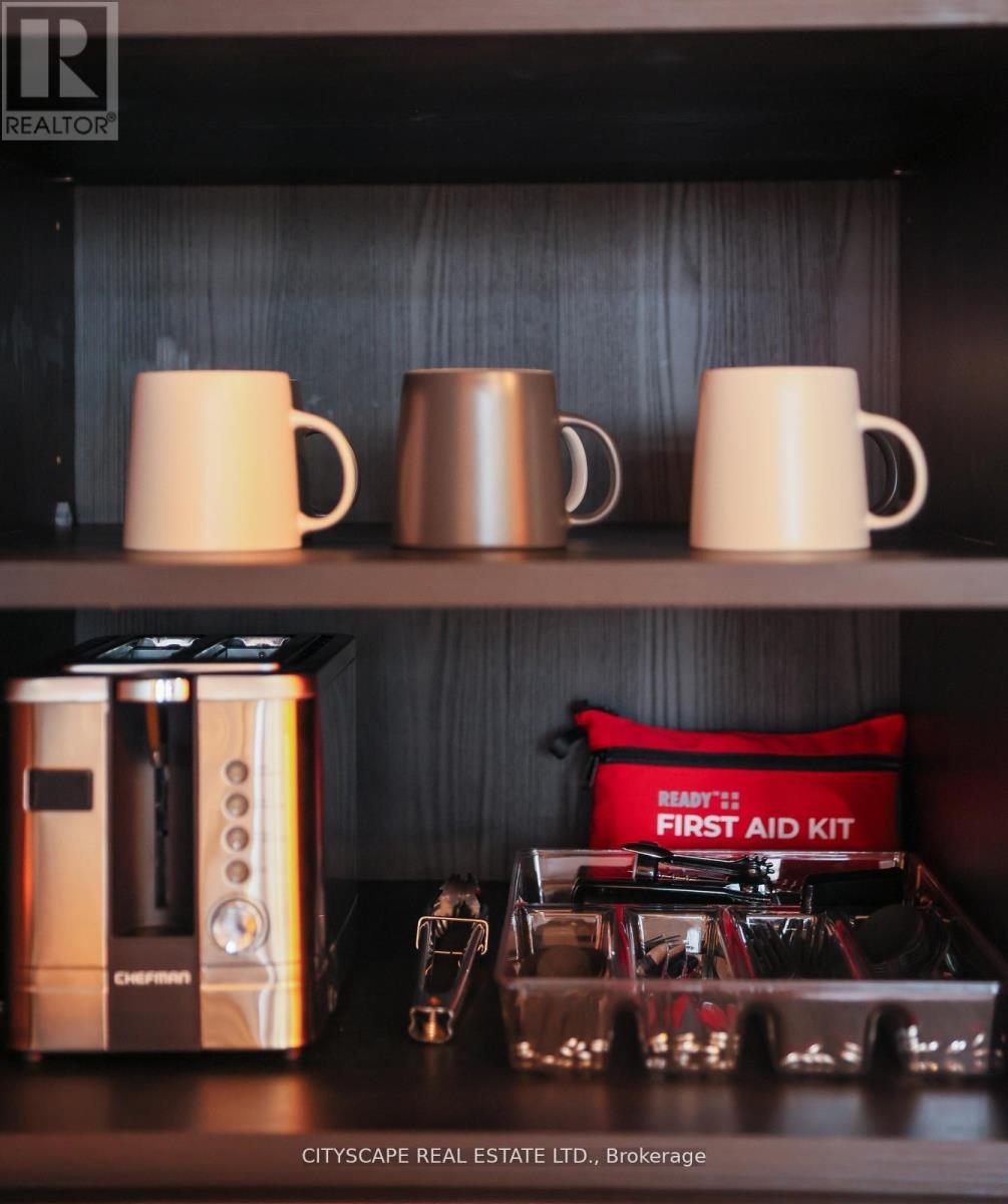 302 - 86 Dundas Street E, Mississauga (Cooksville), Ontario  L5A 0B1 - Photo 23 - W12933036