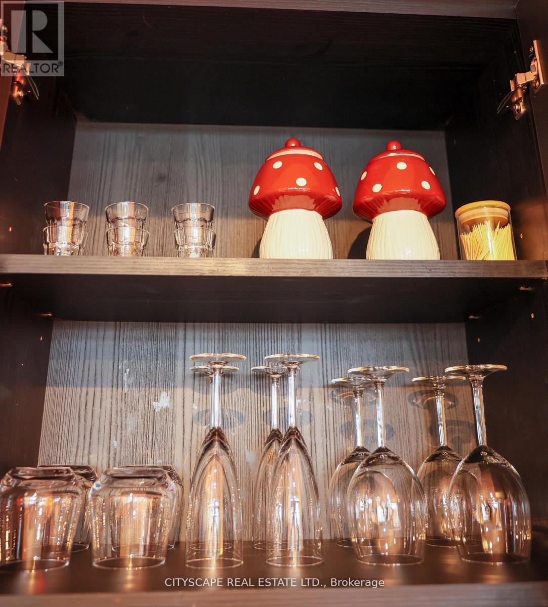 302 - 86 Dundas Street E, Mississauga (Cooksville), Ontario  L5A 0B1 - Photo 4 - W12933036