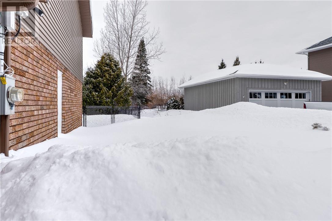 2665 Greenvalley Drive, Greater Sudbury, Ontario  P3E 5B7 - Photo 4 - 2126836