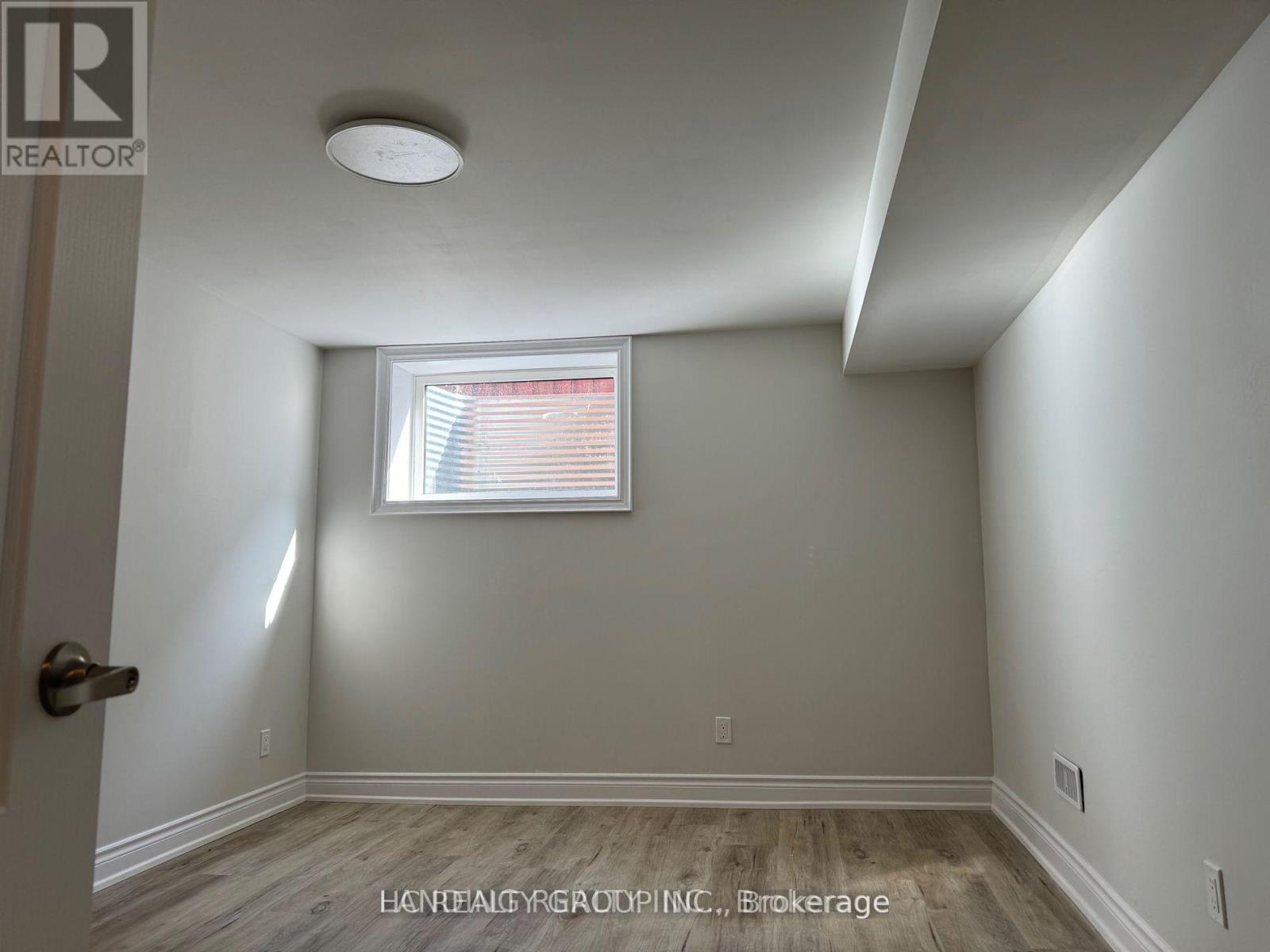 Lower 2 Barker Court, Markham, Ontario  L3P 3X8 - Photo 7 - N12933054