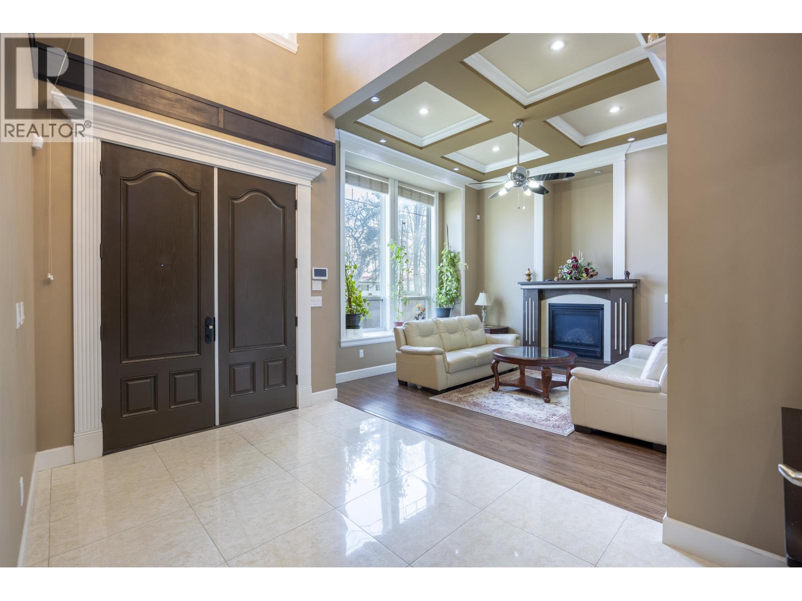 7851 Canada Way, Burnaby, British Columbia  V3N 3K8 - Photo 3 - R3102665