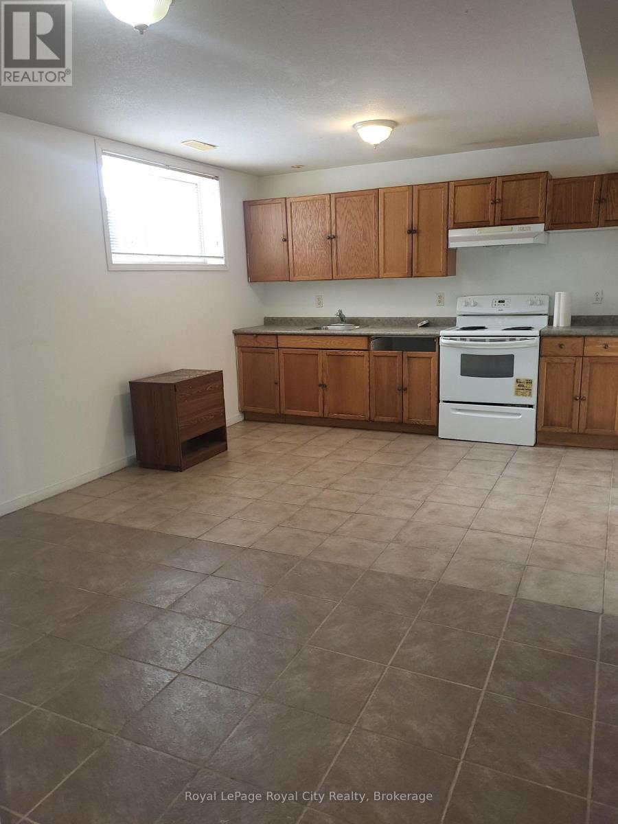 26 Howden Crescent, Guelph, Ontario N1L 1T2 - Photo 2 - X12933086