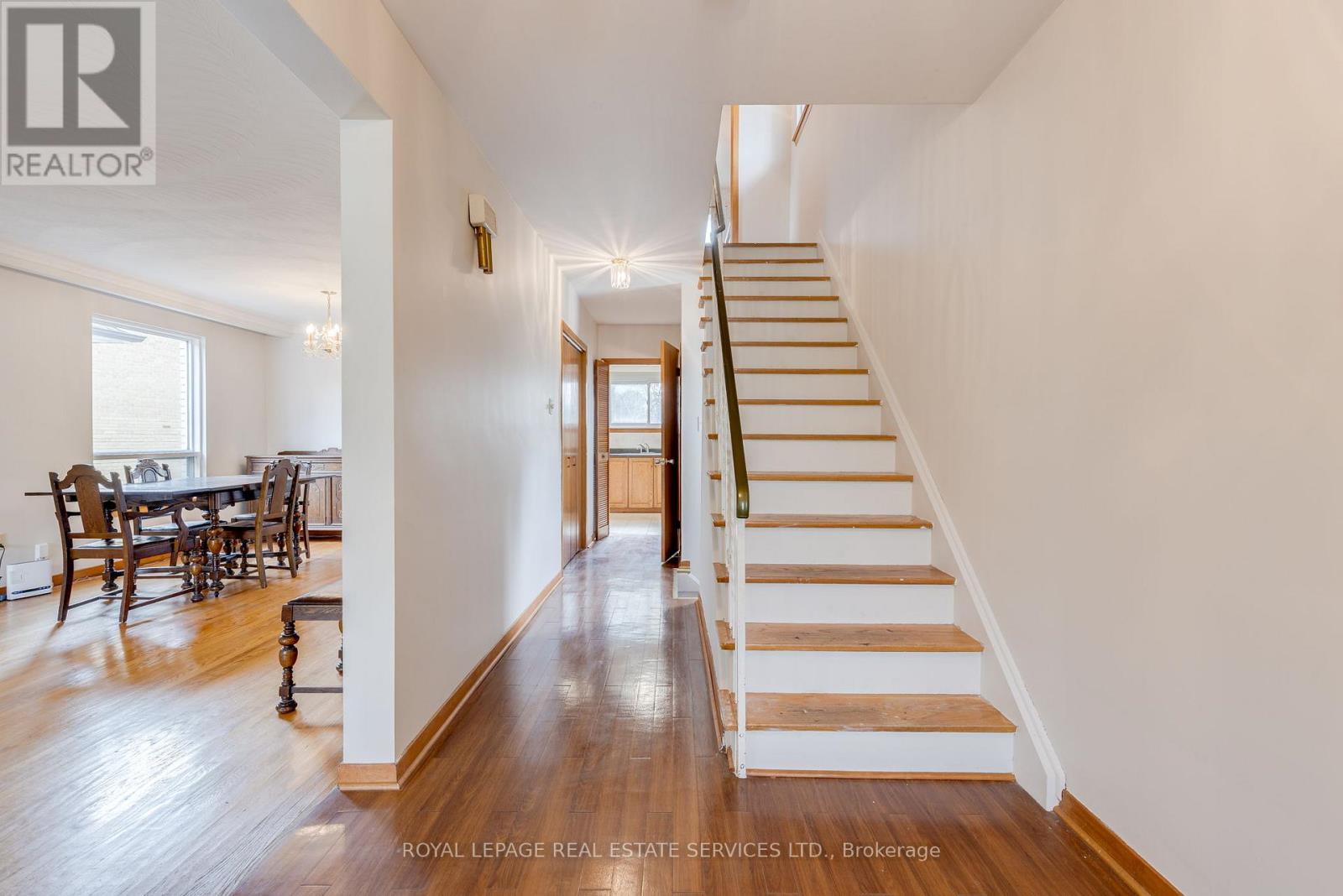 29 Doverwood Court, Toronto, Ontario  M2M 2G6 - Photo 5 - C12933114