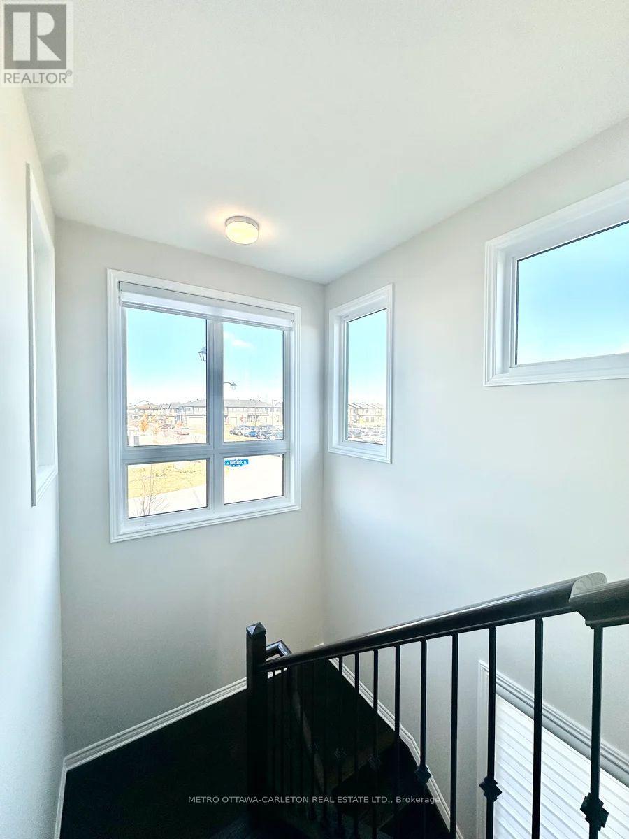 700 Brittanic Road, Ottawa, Ontario  K2V 0N8 - Photo 6 - X12933082