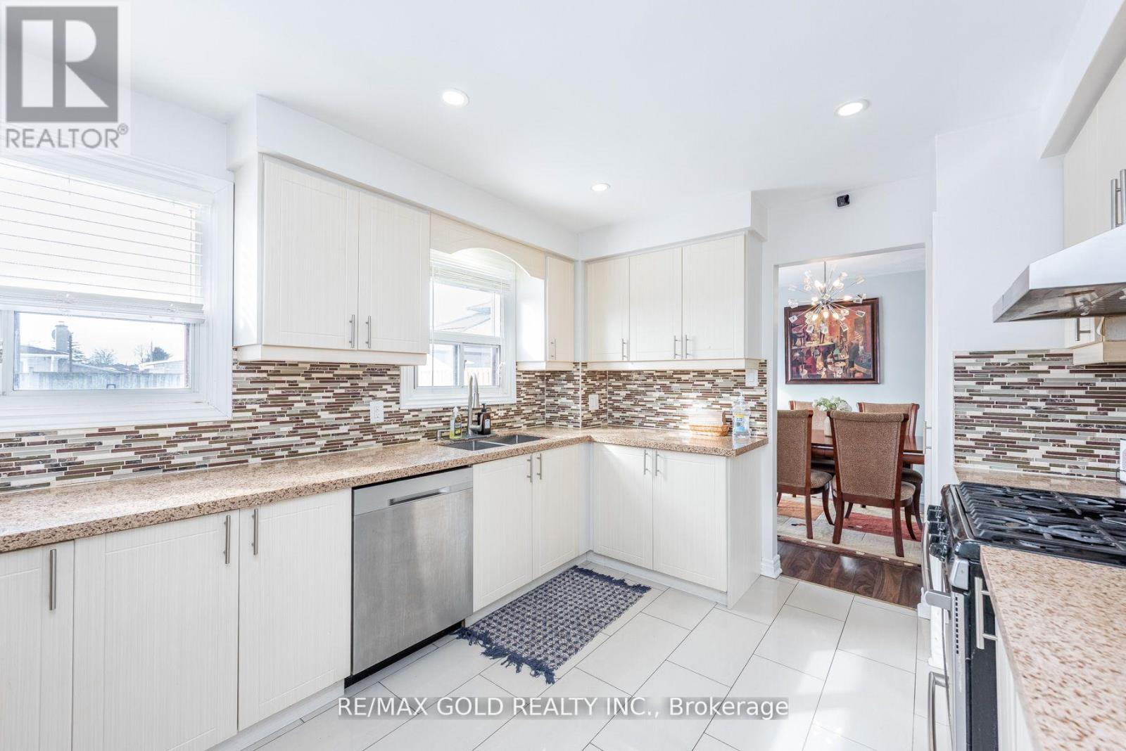 7258 Vernor Drive, Mississauga, Ontario  L4T 2P4 - Photo 10 - W12933084