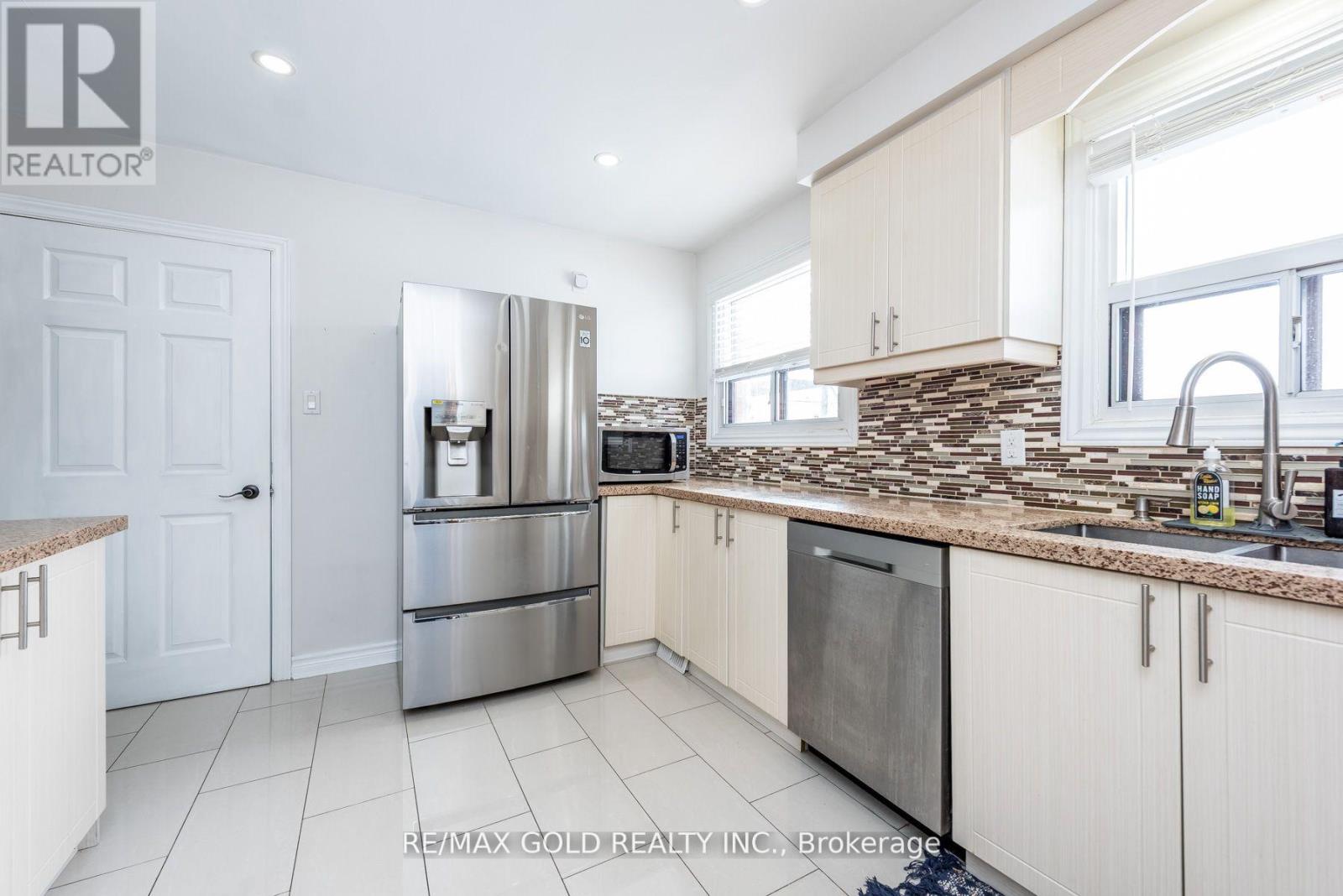 7258 Vernor Drive, Mississauga, Ontario  L4T 2P4 - Photo 12 - W12933084