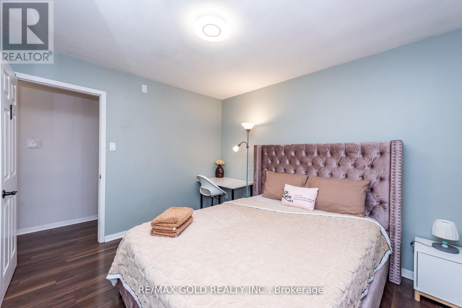 7258 Vernor Drive, Mississauga, Ontario  L4T 2P4 - Photo 14 - W12933084