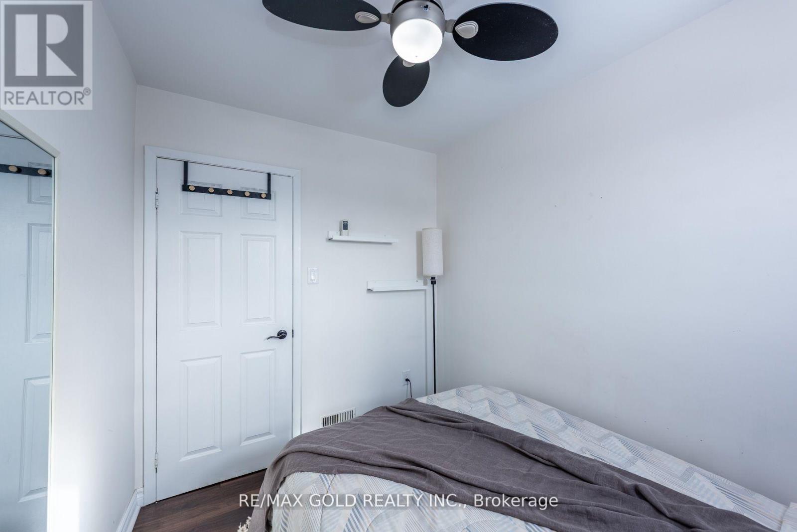 7258 Vernor Drive, Mississauga, Ontario  L4T 2P4 - Photo 21 - W12933084