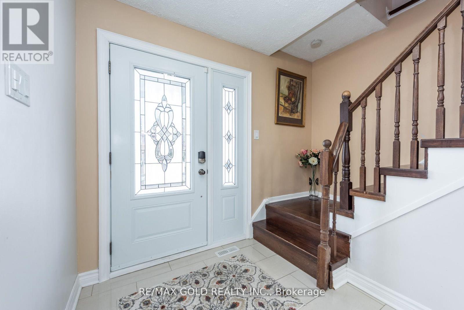 7258 Vernor Drive, Mississauga, Ontario  L4T 2P4 - Photo 3 - W12933084