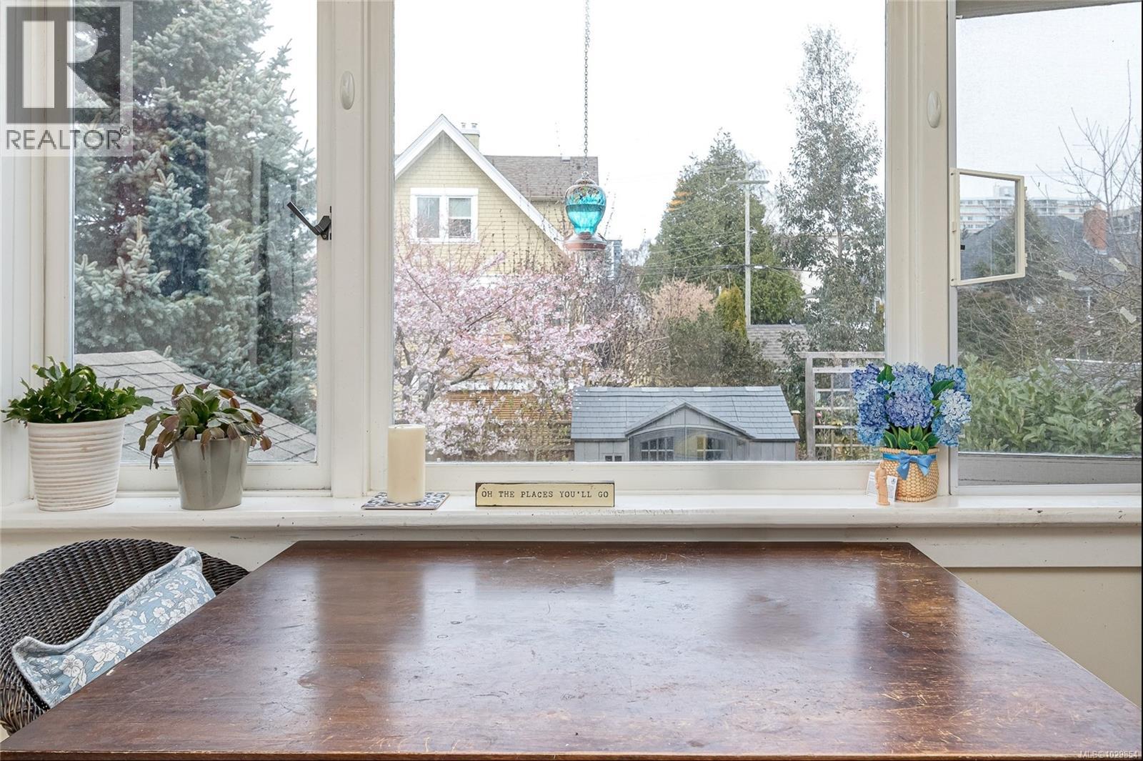 354 Berwick St, Victoria, British Columbia  V8V 1C7 - Photo 11 - 1029854