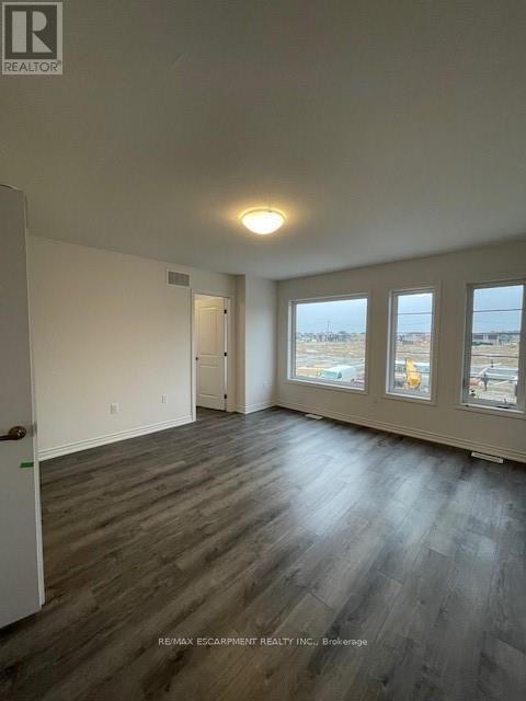 21 June Callwood Way, Brantford, Ontario  N3T 0V1 - Photo 2 - X12933112