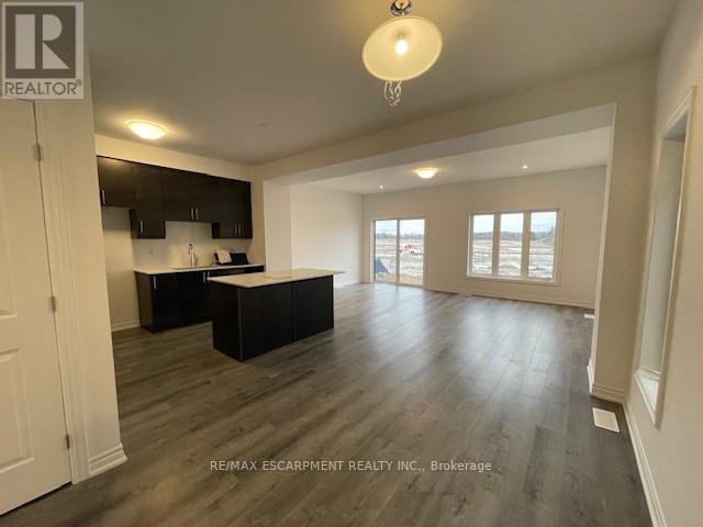 21 June Callwood Way, Brantford, Ontario  N3T 0V1 - Photo 3 - X12933112