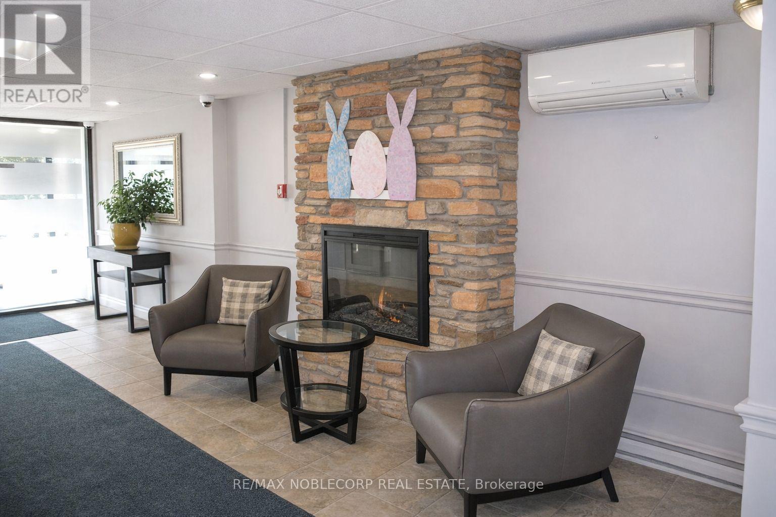 901 - 64 Benton Street, Kitchener, Ontario N2G 4L9 - Photo 10 - X12933118