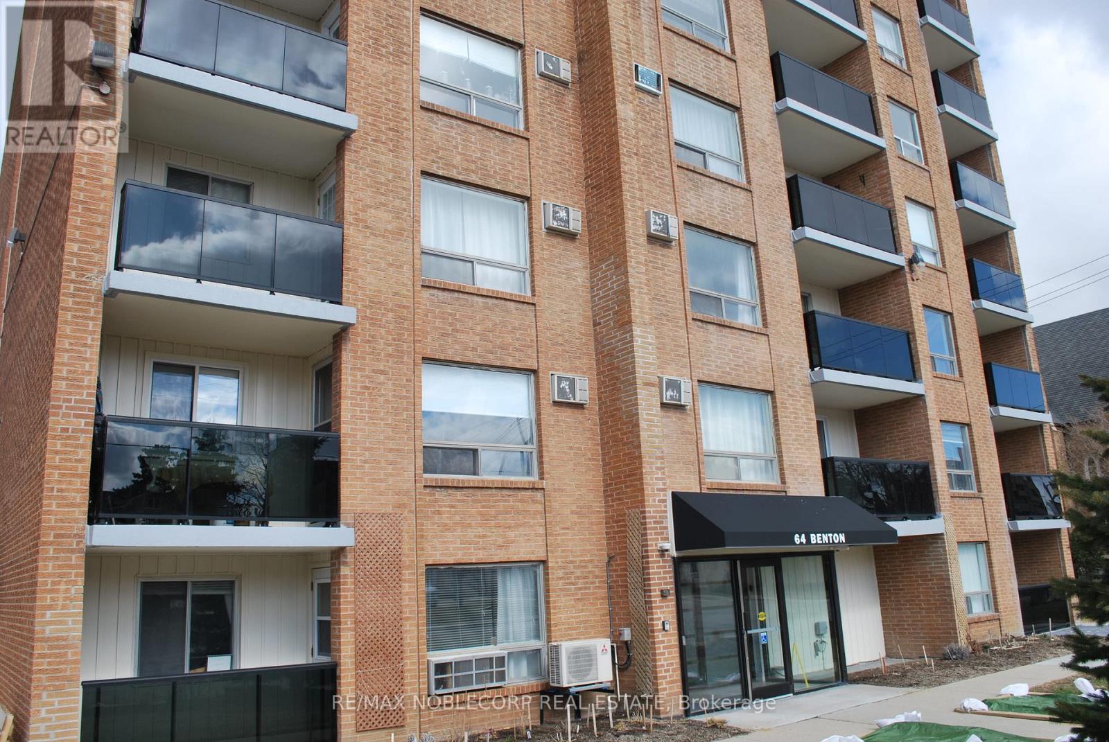 901 - 64 Benton Street, Kitchener, Ontario N2G 4L9 - Photo 13 - X12933118