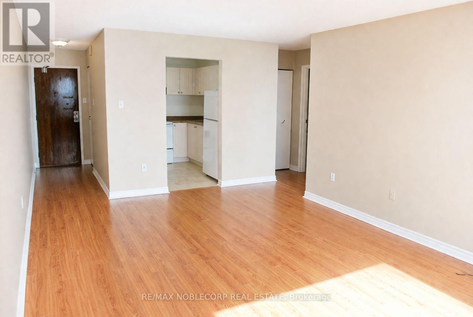 901 - 64 Benton Street, Kitchener, Ontario N2G 4L9 - Photo 2 - X12933118