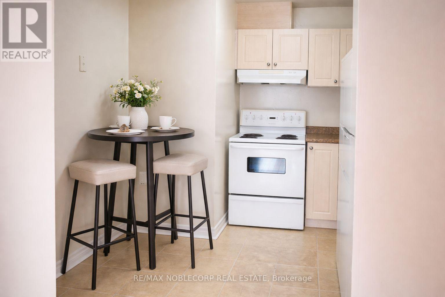 901 - 64 Benton Street, Kitchener, Ontario N2G 4L9 - Photo 3 - X12933118