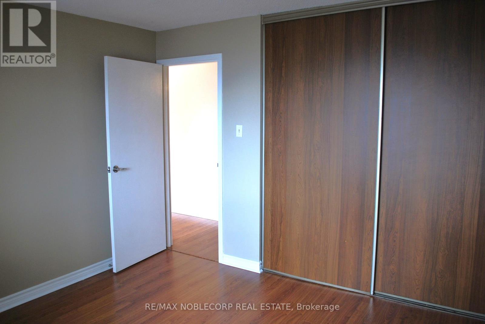 901 - 64 Benton Street, Kitchener, Ontario N2G 4L9 - Photo 5 - X12933118