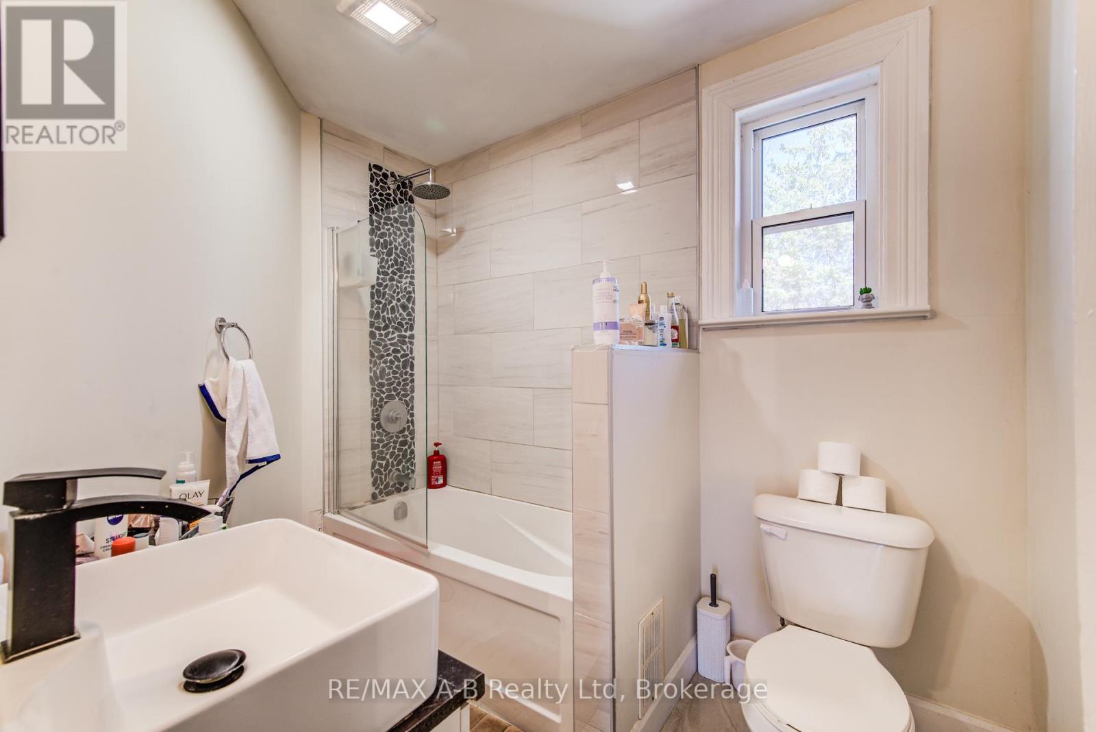 587 Ingersoll Avenue, Woodstock, Ontario  N4S 4Y4 - Photo 13 - X12933154