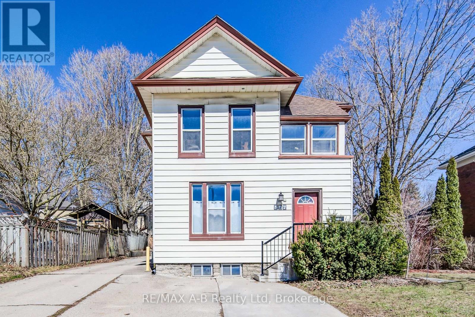 587 Ingersoll Avenue, Woodstock, Ontario  N4S 4Y4 - Photo 2 - X12933154