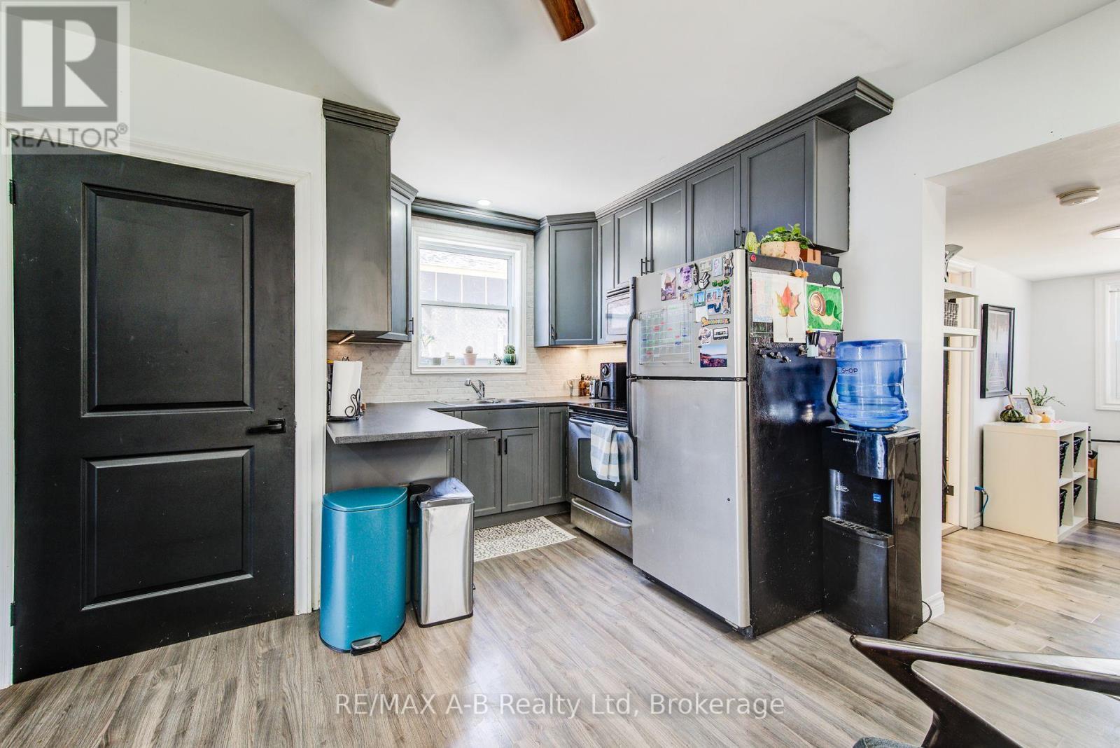 587 Ingersoll Avenue, Woodstock, Ontario  N4S 4Y4 - Photo 25 - X12933154