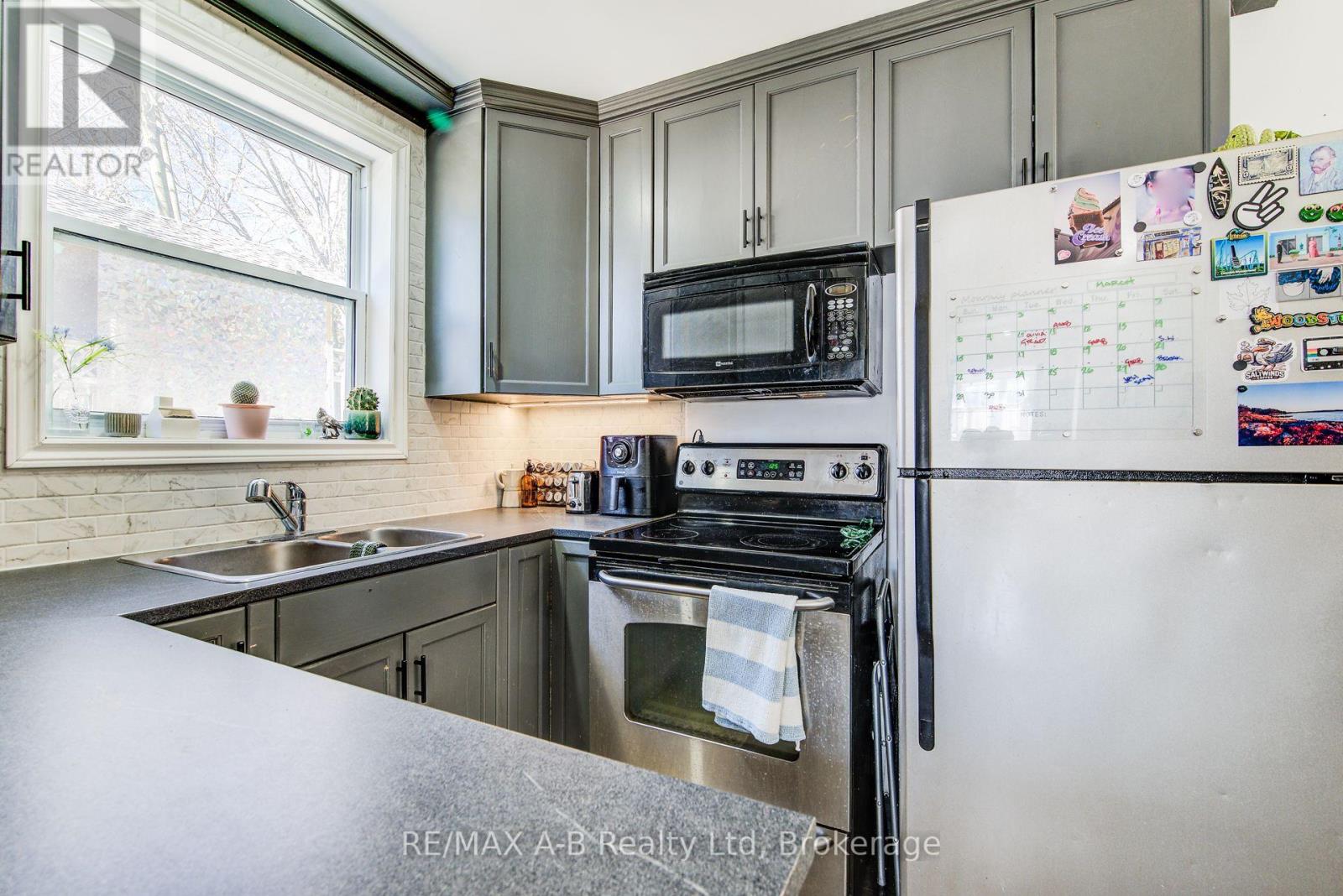 587 Ingersoll Avenue, Woodstock, Ontario  N4S 4Y4 - Photo 26 - X12933154