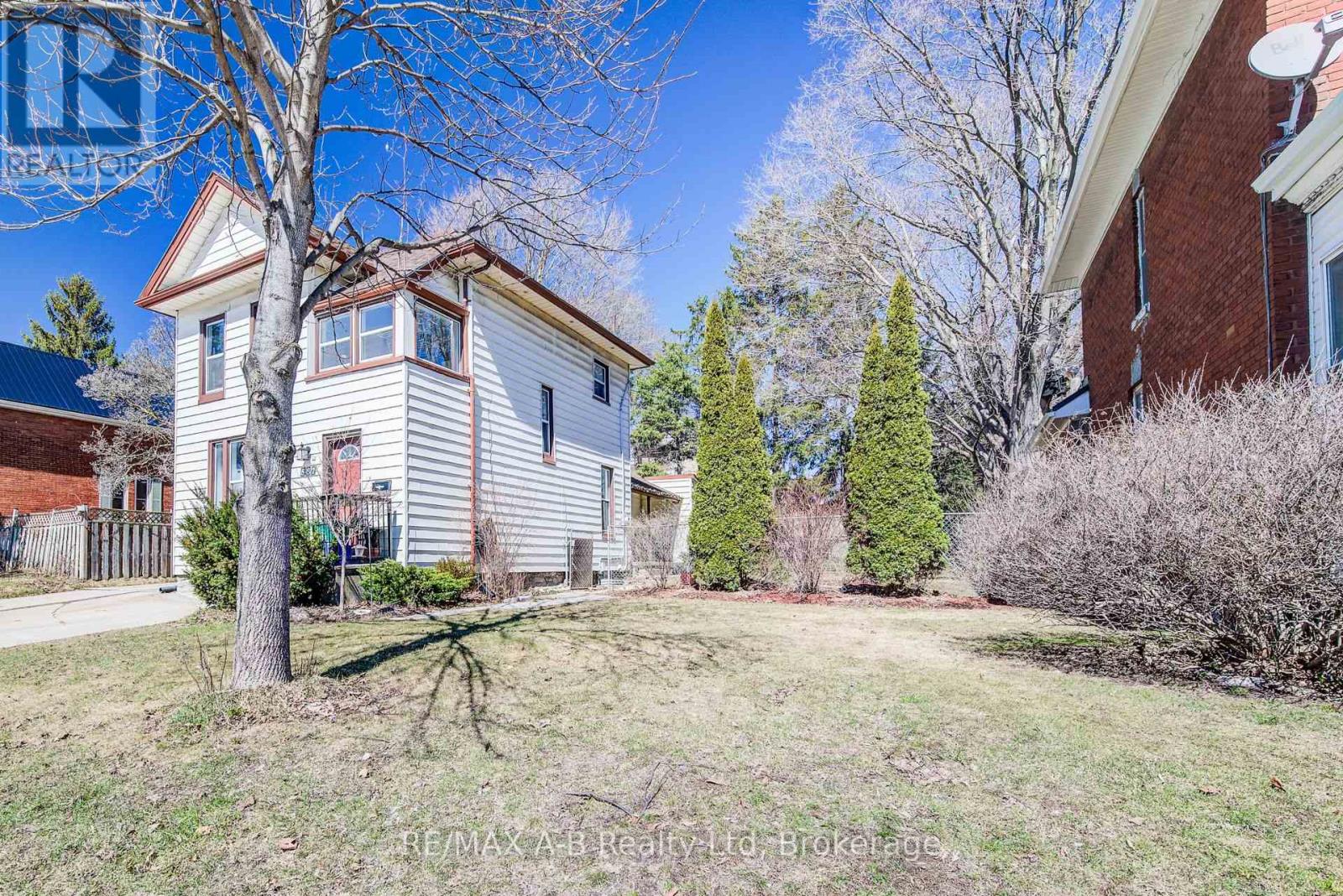 587 Ingersoll Avenue, Woodstock, Ontario  N4S 4Y4 - Photo 4 - X12933154