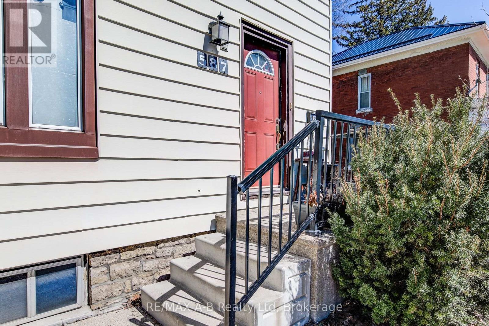 587 Ingersoll Avenue, Woodstock, Ontario  N4S 4Y4 - Photo 6 - X12933154