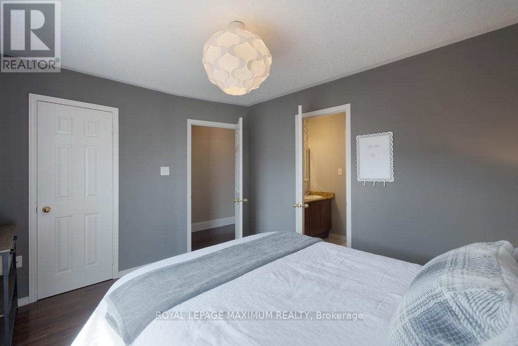 29 Barr Crescent, Aurora, Ontario  L4G 0C1 - Photo 18 - N12872500