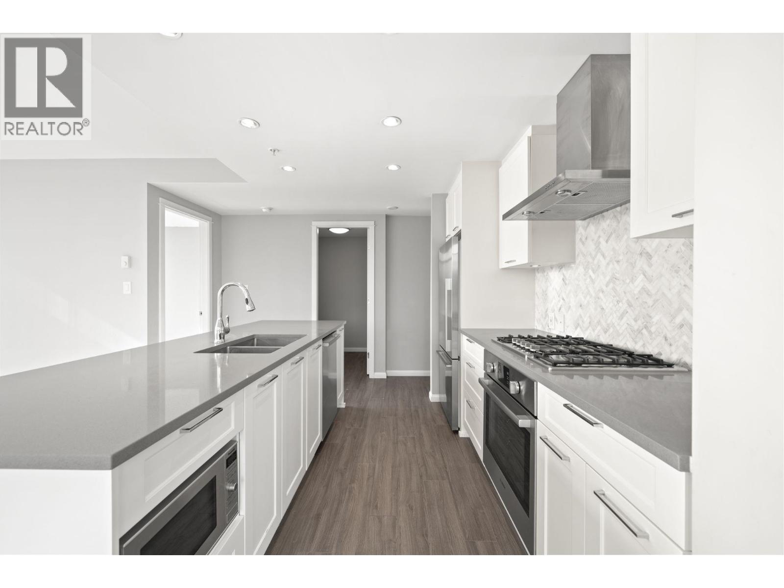 807 520 Como Lake Avenue, Coquitlam, British Columbia  V3J 0E8 - Photo 5 - R3103880