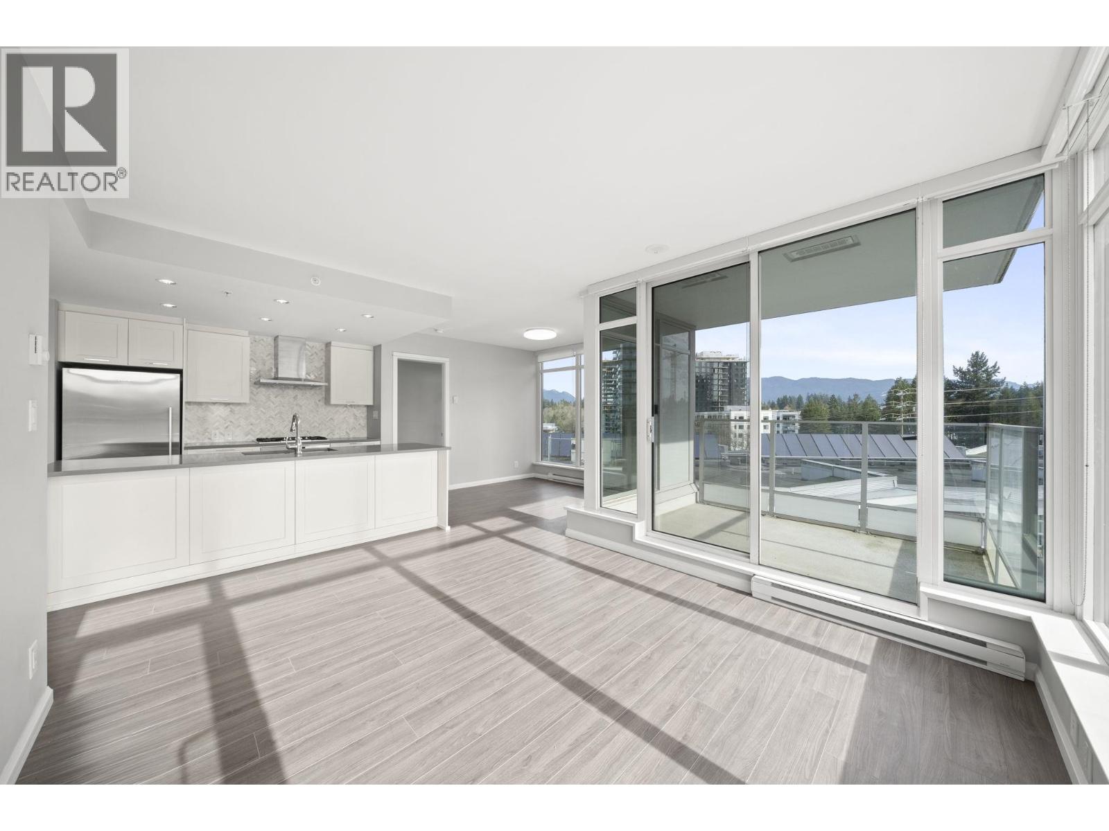 807 520 Como Lake Avenue, Coquitlam, British Columbia  V3J 0E8 - Photo 3 - R3103880