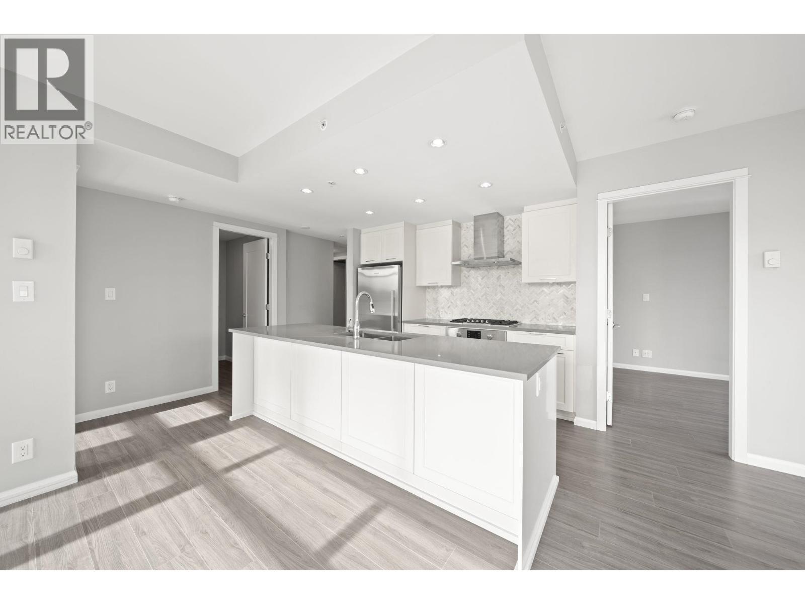 807 520 Como Lake Avenue, Coquitlam, British Columbia  V3J 0E8 - Photo 13 - R3103880