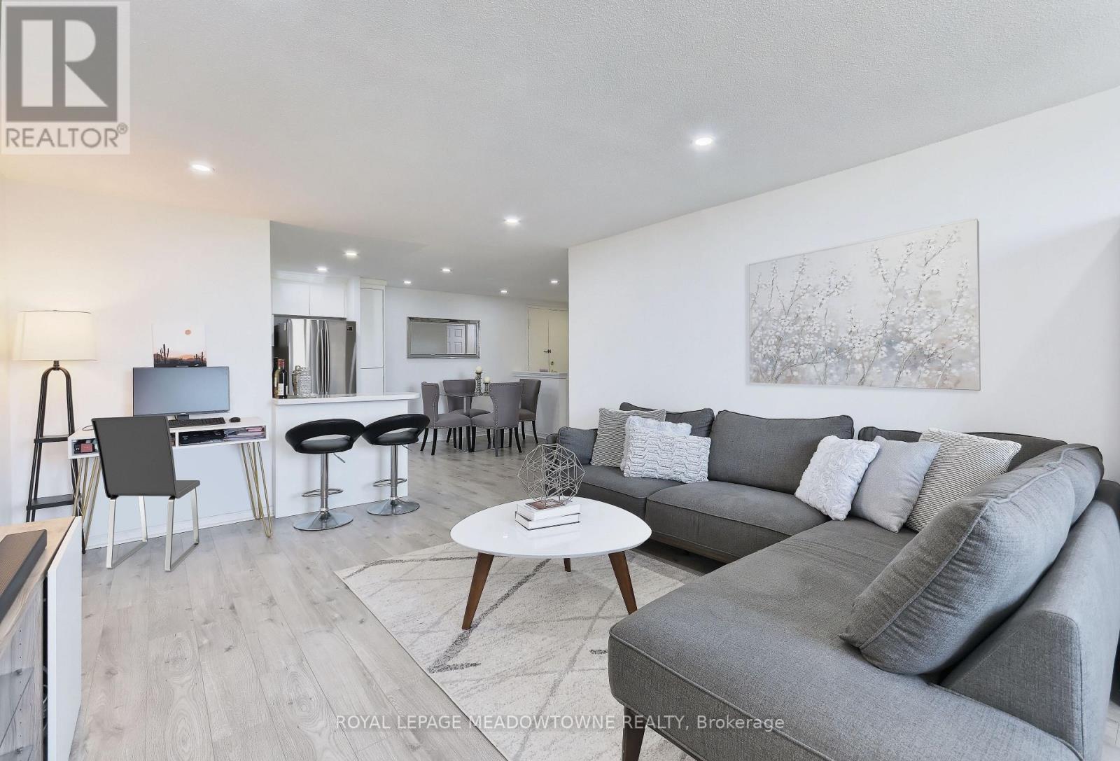 701 - 6720 Glen Erin Drive, Mississauga, Ontario  L5N 3K8 - Photo 4 - W12933130