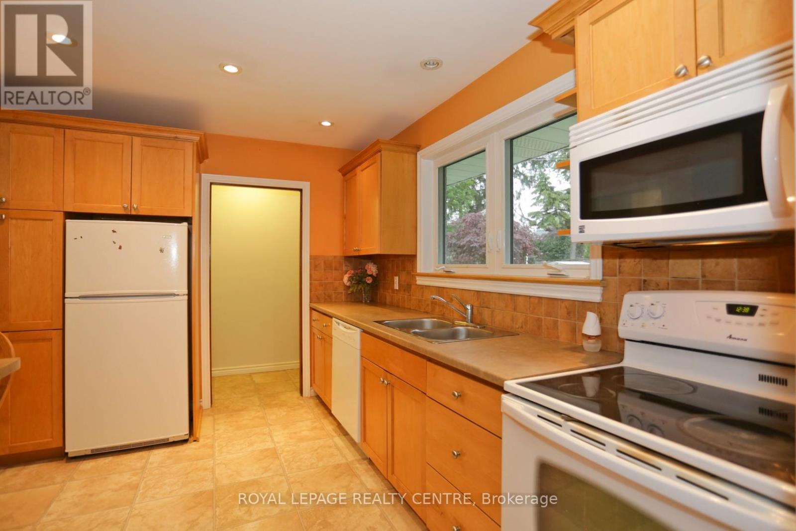 2341 Genevieve Drive, Mississauga, Ontario  L5A 2M2 - Photo 14 - W12933140