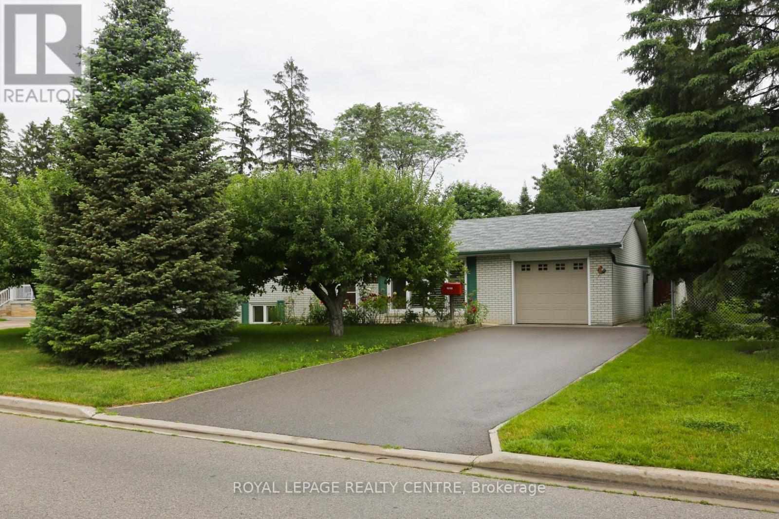 2341 Genevieve Drive, Mississauga, Ontario  L5A 2M2 - Photo 2 - W12933140