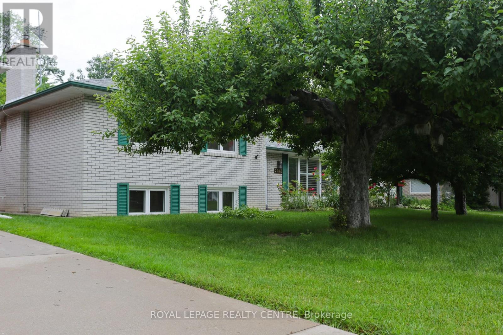 2341 Genevieve Drive, Mississauga, Ontario  L5A 2M2 - Photo 3 - W12933140