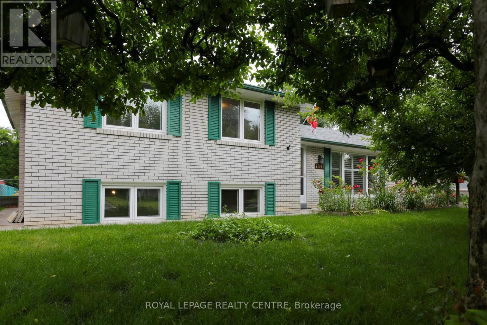 2341 Genevieve Drive, Mississauga, Ontario  L5A 2M2 - Photo 4 - W12933140