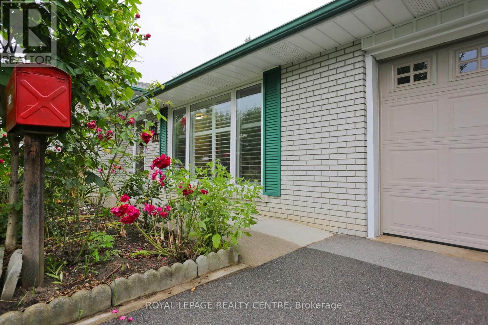 2341 Genevieve Drive, Mississauga, Ontario  L5A 2M2 - Photo 6 - W12933140