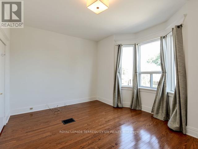 105 Barker Avenue, Toronto, Ontario  M4C 2N8 - Photo 18 - E12875030