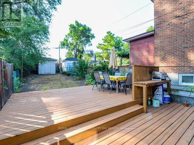 105 Barker Avenue, Toronto, Ontario  M4C 2N8 - Photo 36 - E12875030