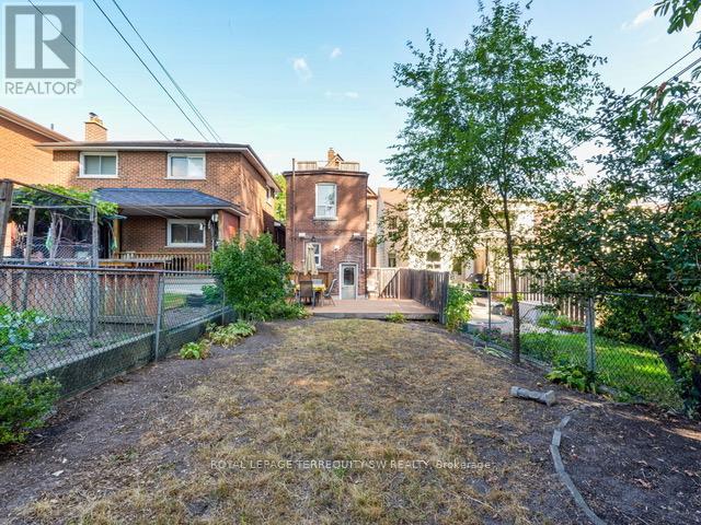 105 Barker Avenue, Toronto, Ontario  M4C 2N8 - Photo 42 - E12875030