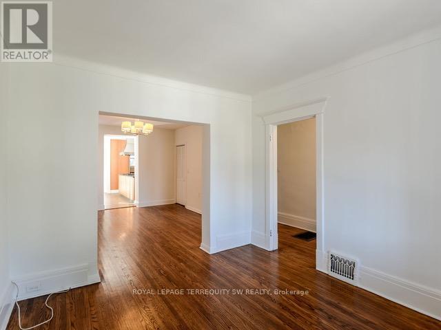 105 Barker Avenue, Toronto, Ontario  M4C 2N8 - Photo 5 - E12875030