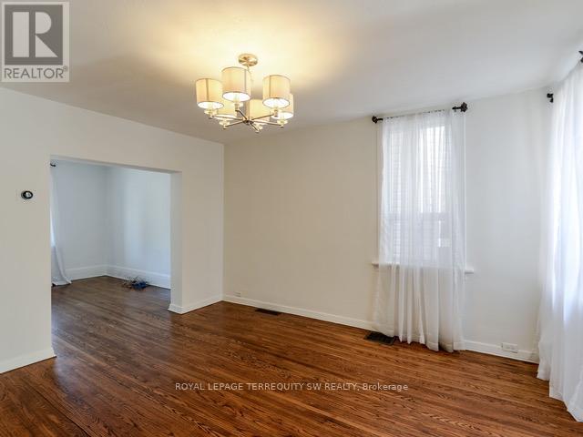 105 Barker Avenue, Toronto, Ontario  M4C 2N8 - Photo 9 - E12875030