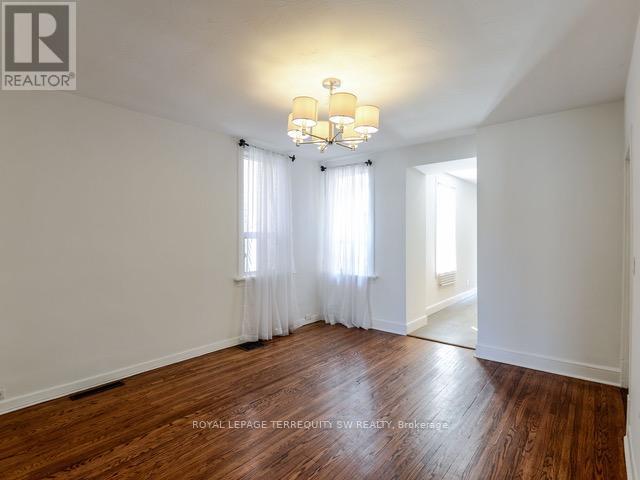 105 Barker Avenue, Toronto, Ontario  M4C 2N8 - Photo 7 - E12875030