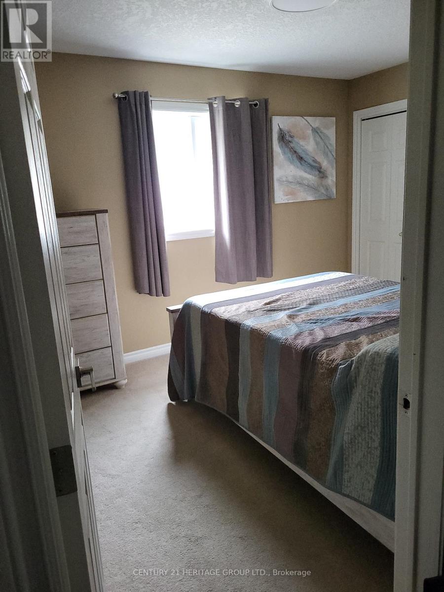 71 Finch Drive, Belleville, Ontario  K8P 5L4 - Photo 11 - X12913862